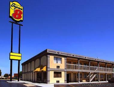 Super 8 By Wyndham Greensboro Exterior photo