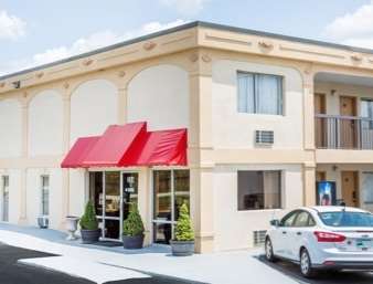 Super 8 By Wyndham Greensboro Exterior photo